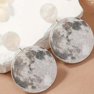 LUMINOUS PEARLIZED "FULL MOON" LUCITE LARGE EARRINGS 50